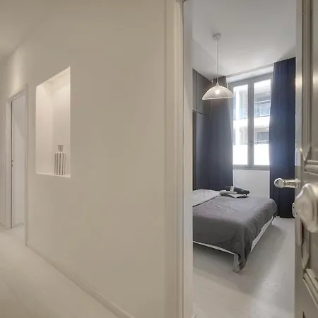 Superbe Flat 2 And 1 Canape Convertible 3p1 Apartment Cannes